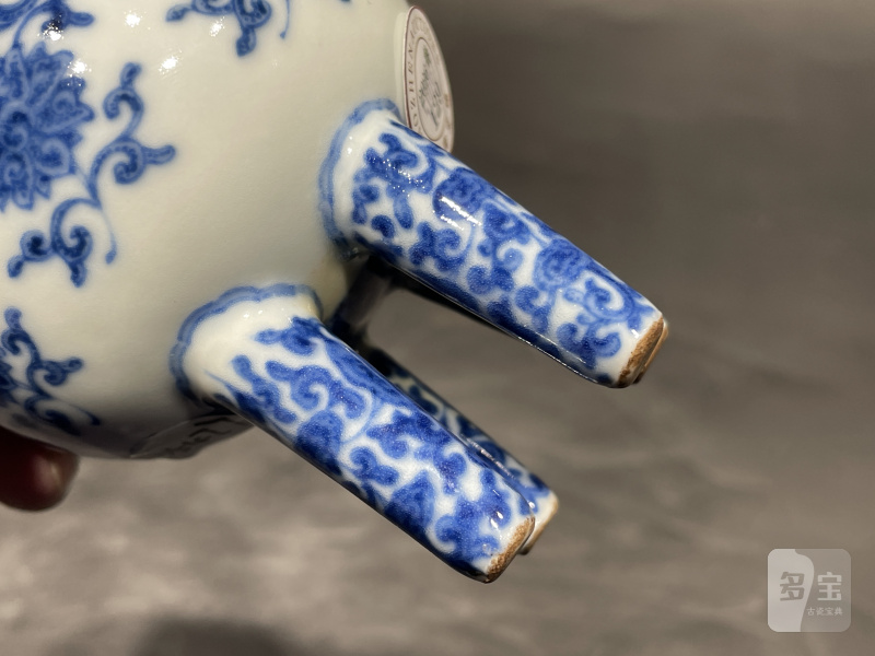 清中晚期 青花缠枝花卉八宝纹香壶（带木盖，木座） - 图8